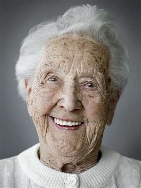 Série De Fotos Retrata Idosos Centenários Rostos Antigos Maquiagem