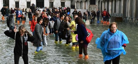 Major Floods In Venice Force Evacuation Of St Marks Square Anews