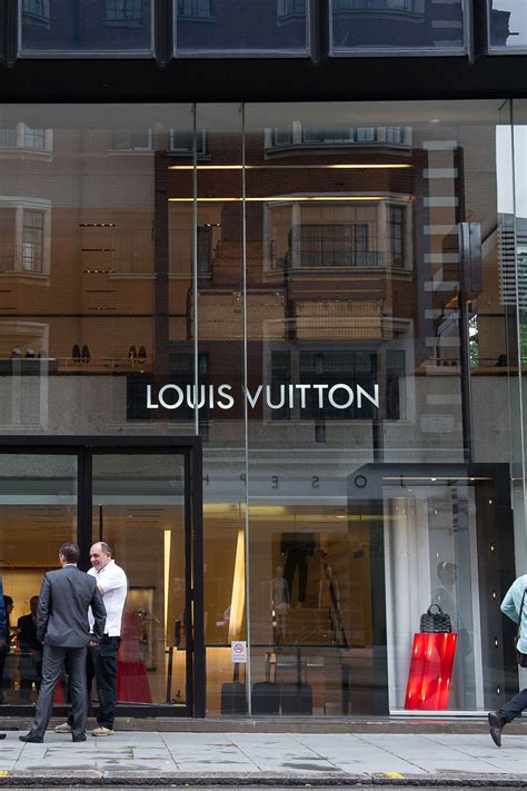 Louis Vuitton Sloane Street Store Robbed British Vogue British Vogue