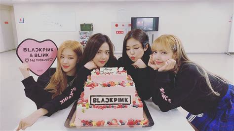 Blackpink lisa ,jennie, jisoo and rose , are sister. Jisoo, Lisa, Rose y Jennie de BLACKPINK muestran su belleza en el Kyocera Dome | K-pop on fire
