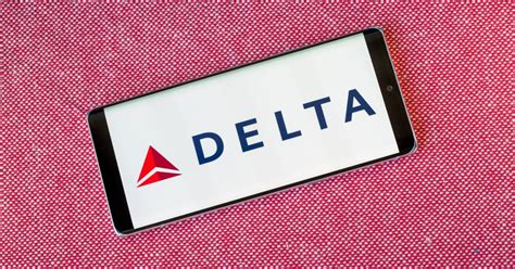 Delta Starts Automatically Blocking Adjacent Plane Seats For Flight