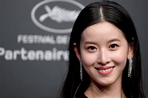 How Zhang Zetian 24 Became Chinas Youngest Female Billionaire