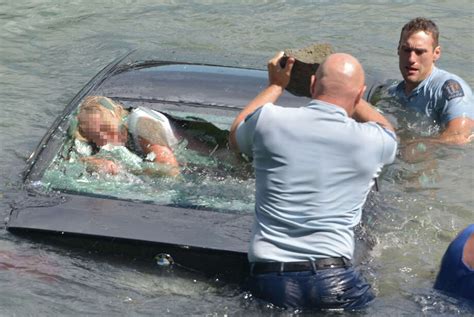 Crazy Dramatic Photos Show Woman Rescued From Sinking Car Democratic Underground
