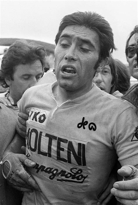 Eddy Merckx Frappé Par Un Spectateur