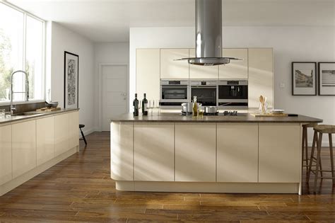 These cheap gloss kitchen doors come in varied designs, sure to complement your style. A lovely example of a high gloss cream handle less doors ...