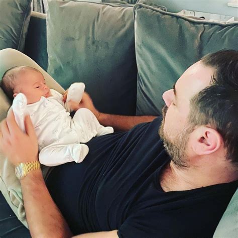 Eastenders Danny Dyer Shares Sweet Snap With Daughter Danis Newborn
