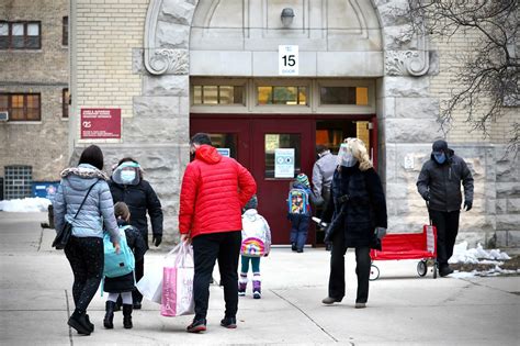 Chicago Public Schools Students Return To Classrooms Wbez Chicago