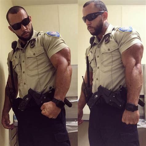Pin By Belt Thick On Copsmilitary Men In Uniform Hot Cops Hunky Men
