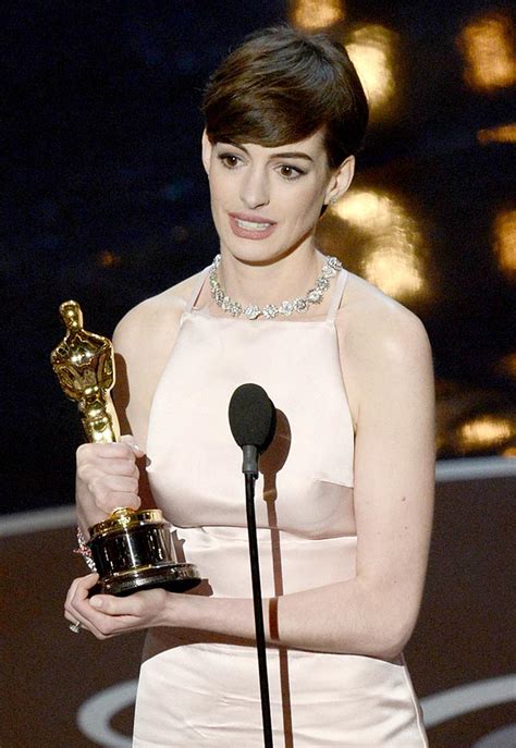 Anne Hathaway Aconselha Neil Patrick Harris Sobre Como Apresentar O Oscar 06012015