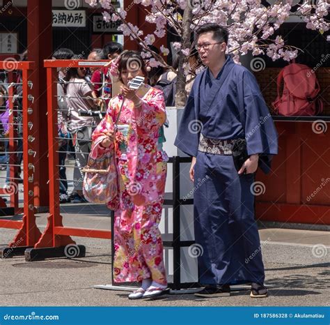 Tourist Couple In Yukata At Sensoji Temple Tokyo Japan Editorial Stock