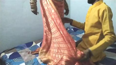 देसी भारतीय मिल्फ भाभी को करवा चौथ पर उसके पति ने चोदा Xhamster