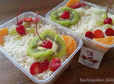 Ad board — a place where words start a fire, and desires match. Konsumsi Salad Pure Buah Homemade Tambah Imun Saat Pandemi ...