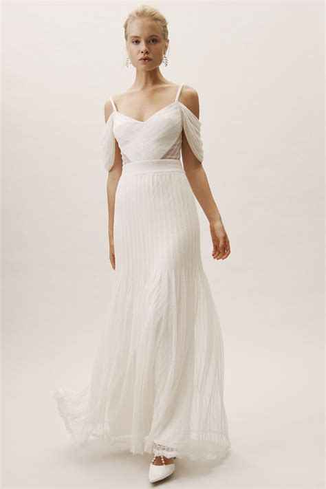 Find your dream tadashi shoji wedding dresses dress today. Tadashi Shoji Rae New Wedding Dress Save 40% - Stillwhite