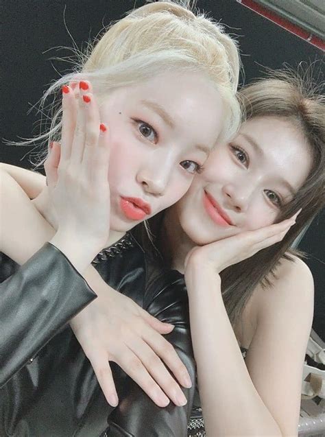 Just 15 Of The Cutest Selfies Twice S Sana And Dahyun Have Ever Taken Together Koreaboo