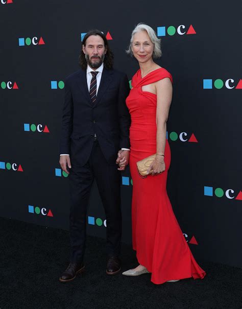 Keanu Reeves And Girlfriend Enjoy Pda Moment On The Moca Gala Red