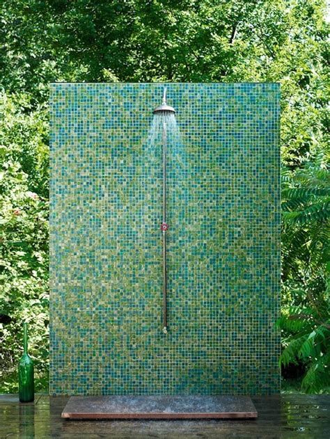 10 Brilliant Outdoor Shower Fixtures You Can Make Yourself
