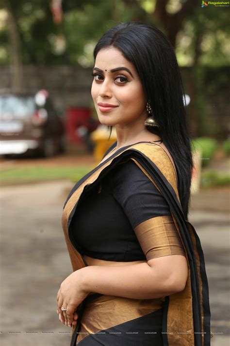 Poorna High Definition Image Telugu Actress Photo Gallery Images