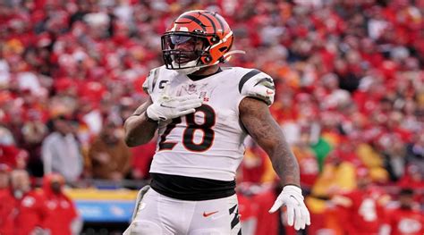 Bengals Chiefs Controversial Joe Mixon Fumble Overlooked In Overtime Sports Illustrated