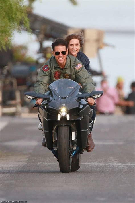 Top gun is a 1986 american action drama film directed by tony scott, and produced by don simpson and jerry bruckheimer, in association with paramount pictures. Imagen: "Tom Cruise y Jennifer Connelly" en el Rodaje de ...