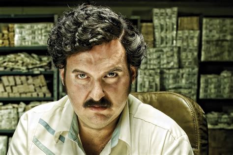 Pablo emilio escobar gaviria (december 1, 1949 to december 2, 1993) was a colombian drug trafficker who eventually controlled over 80 percent of the cocaineshipped to the u.s., earning him the rank of one of forbes magazine's 10 wealthiest people in the world. Pablo Escobar, un héroe de pesadilla Cubanet