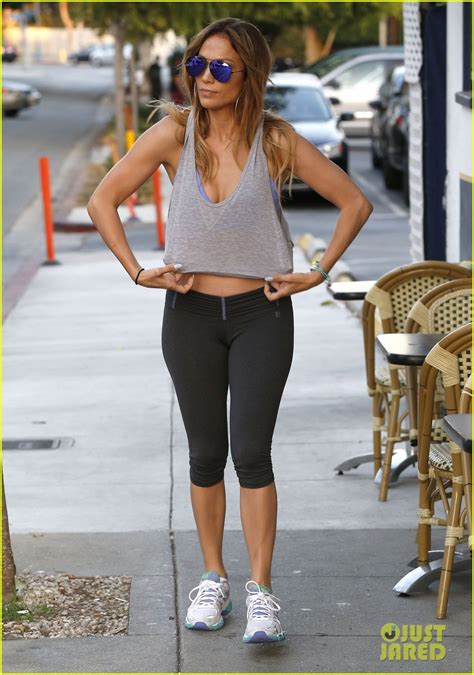 Jennifer Lopez Flaunts Super Toned Abs While Hitting The Gym Photo