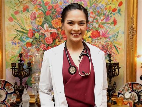 Mesty Ariotedjo Dokter Dan Model Cantik Pendiri Donasi Pengobatan