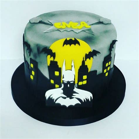 The riddler plays a deadly game of cat and mouse with batman and commissioner gordon in gotham city. Batman Cake… - Besuch bei ... - | Batman kuchen ...