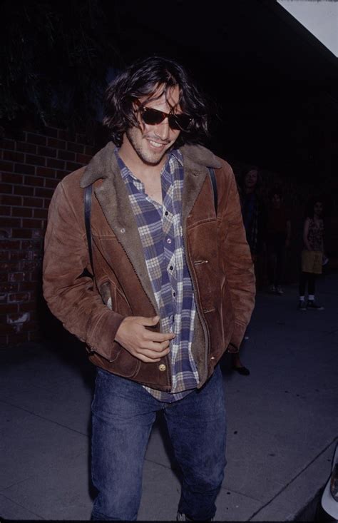Keanu Reeves S Original Hipster Style In 16 Vintage Pictures Fashion Mode Vogue Hommes Idées