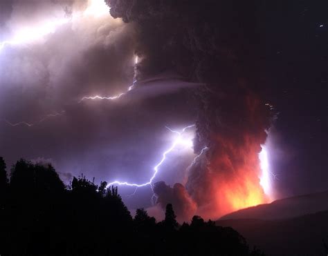 American News Broadcasting Chilean Volcano Lightning Tears The Sky Apart