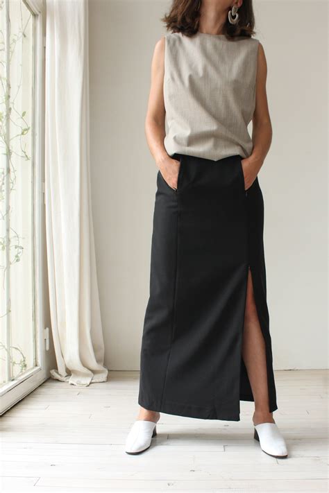 pin by reem shabib on fall 17 black skirt long long black skirt outfit black skirt casual
