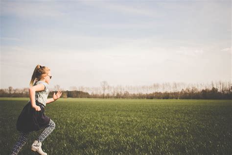 ¿estás Enseñando A Tu Hija A Correr A Dios O A Ti Chica Verdadera