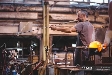 Glassblower Shaping A Glass On The Blowpipe At Glassblowing Factory — Hot Creativity Stock