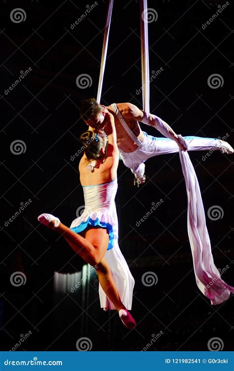 Circus Artists Couple Acrobats Aerial Gymnastic Performance Editorial Photo Image Of