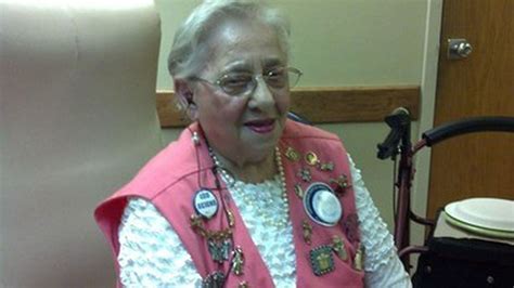 Joke Cracking 93 Year Old Woman Walks To Volunteer At Alabama Hospital Five Days A Week 9 Hours