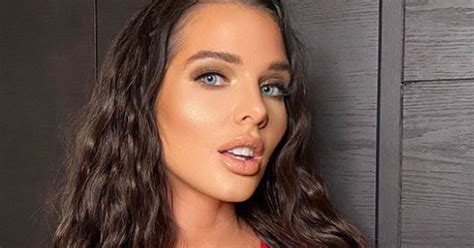 Corries Helen Flanagan Puts On An Eye Popping Display As She Hastily