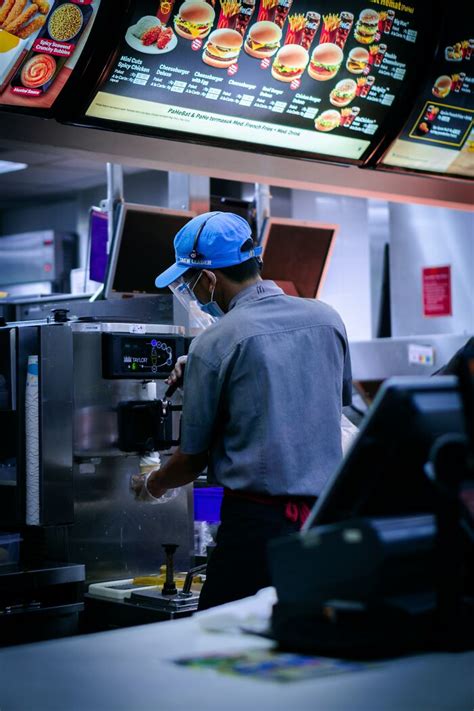 Mcdonalds Manager Replies To Rude Work Shaming Comment Says I Enjoy Making Six Figures