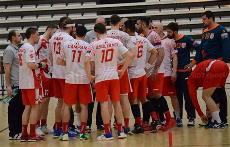 Cs dinamo bucurești is a volleyball club based in bucharest, romania, that competes in the divizia a1, the top tier of romanian volleyball. Handbal masculin: CS Dinamo - CSM București cel mai frumos ...