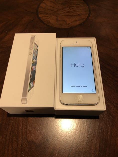 Apple Iphone 5 16gb White Model A1428 Works Great Great