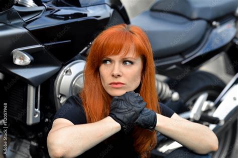 Sexyseriousredheadred Hairedangrybeautifulattractiveprettynice Girl With Leather Gloves
