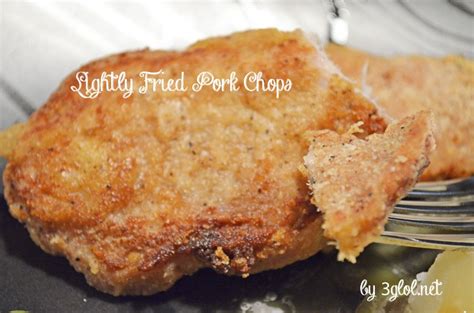 With just a few seasonings in the crust, the chops are tender and juicy, crispy, and just right! Lightly Coated Fried Thin Pork Chops | Thin pork chop recipes, Thin pork chops, Pork chops