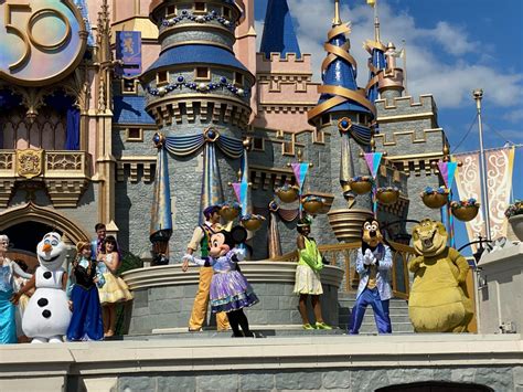 Mickeys Magical Friendship Faire Castle Stage Show Debuts At Magic
