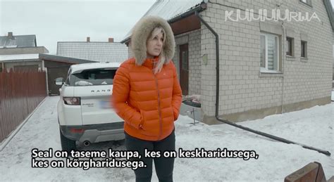Libajuristina Tuntuks Saanud Eneke Roots Lubab Kuuuurija Saatejuhil Katrin Lustil Hambad