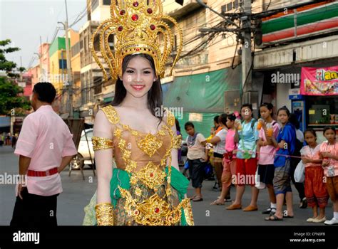 Traditional Thai Costume Worn At The Lop Buri Festival Lop Buri Thailand On 15 02 2012 Stock