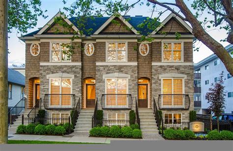 Great Look For Multi Story Rentals Townhouse Exterior American Home