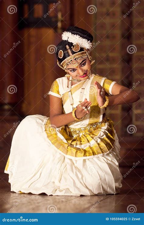 Indian Girl Dancing Mohinyattam Dance India Editorial Image Image Of Emotion Female 105594025