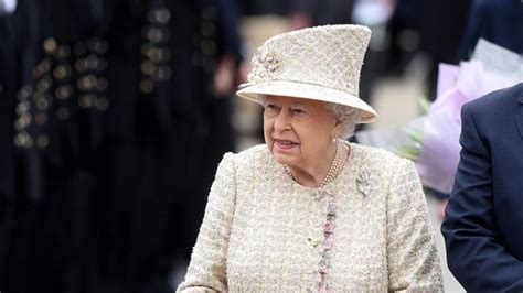 Regina Elisabeta Este Sub Supraveghere Medicală Toată Familia Regală S