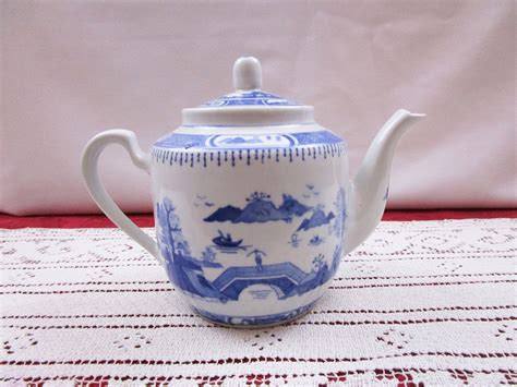 Vintage Oriental Teapot Blue And White Chinese Porcelain Tea Pot Made
