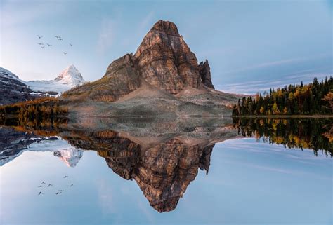Premium Photo Scenery Of Sunburst Lake With Mount Assiniboine