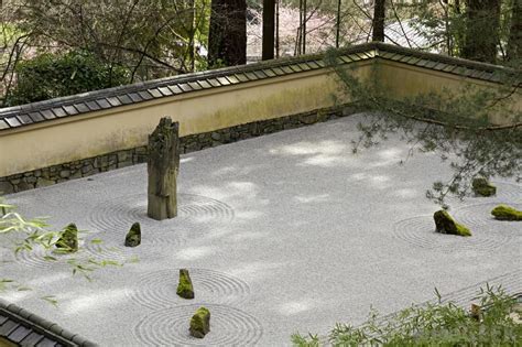 Ultra Beautiful Japanese Style Garden With Gravels And Rock Design