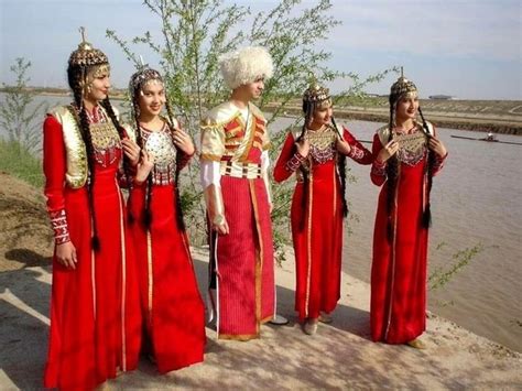 Turkmenistan S Traditional Clothes Fashion Traditional Outfits